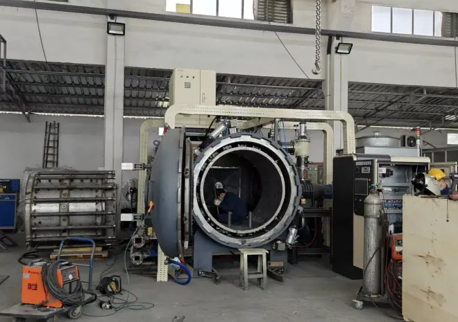 SIMUWU vacuum gas quenching furnace featuring high-pressure cooling systems for rapid tool steel hardening