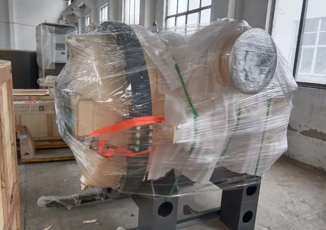 SIMUWU vacuum furnace body encased in protective stretch wrap and cushioning pads for long-distance shock absorption